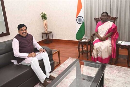 राष्ट्रपति मुर्मु से मुख्यमंत्री डॉ. यादव की सौजन्य भेंट, स्मृति चिन्हों का हुआ आदान-प्रदान