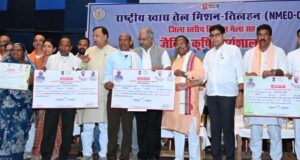 भावी पीढ़ी के स्वास्थ्य के लिए रासायनिक खाद छोड़ अपनानी होगी जैविक खेती: कृषि मंत्री रामविचार नेताम