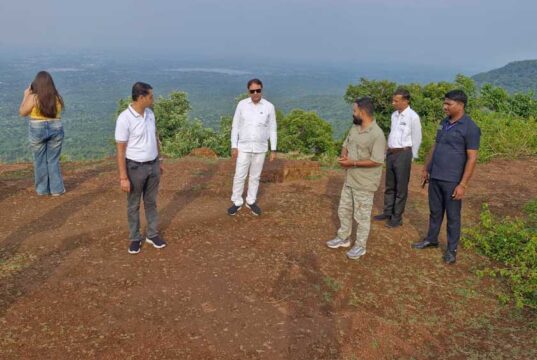 छत्तीसगढ़ पर्यटन मंडल के प्रबंध संचालक विवेक आचार्य और अध्यक्ष नीलू शर्मा ने प्रमुख पर्यटन स्थल राजमेरगढ़ का किया दौरा
