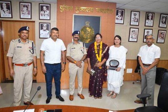 पुलिस मुख्यालय परिवार द्वारा 11 सेवानिवृत्त कर्मचारियों को दी गई भावभीनी विदाई