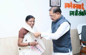 मुख्यमंत्रीविष्णु देव साय से पद्मश्री डॉ. बुधरी ताती ने की सौजन्य मुलाकात