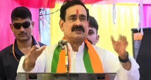 दतिया में मंच पर भावुक हुए नरोत्तम मिश्रा, छलके आंसू; बोले- एक-एक गांव जाऊंगा, आशुतोष को जिताऊंगा