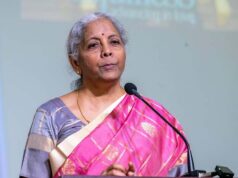 निर्मला सीतारमण की IT अधिकारियों को नसीहत, बोलीं- जनता को न भटकाएं