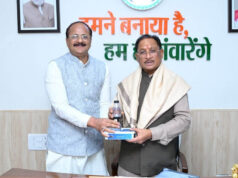 हज यात्रा संपन्न होने पर हज कमेटी अध्यक्ष ने सीएम विष्णु देव साय को भेंट किया ज़मज़म जल और खजूर