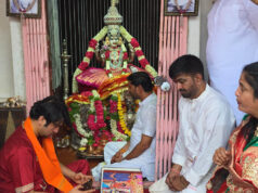 चारमीनार पहुंचे धीरेंद्र शास्त्री, भाग्यलक्ष्मी मंदिर में बोले- राम मंदिर की तर्ज पर हो निर्माण