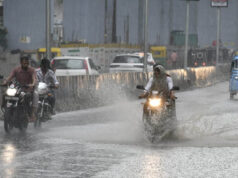 Weather Alert: गुजरात से जम्मू-कश्मीर और यूपी तक IMD का रेड अलर्ट, कई जिलों में भारी बारिश की चेतावनी