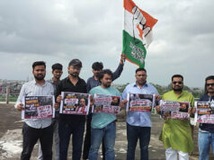 भोपाल में पानी की टंकी पर चढ़े युवा कांग्रेस कार्यकर्ता, मांगा अमित शाह का इस्तीफा