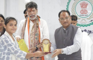 रायपुर : मुख्यमंत्री विष्णुदेव साय ने मेधावी विद्यार्थियों का किया सम्मान