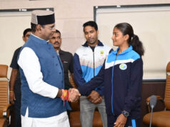 एशियन गेम्स के लिए क्वालीफाई करने वाले खिलाड़ियों से टी.टी. नगर स्टेडियम में मिले मंत्री सारंग