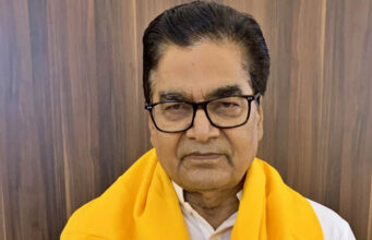 राम गोपाल यादव के WhatsApp पर लगी रोक, रोज 5 हजार लोगों को भेजते थे