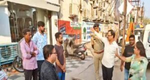 Raipur News: पंडरी कपड़ा मार्केट की सबसे पुरानी होलसेल दुकान से हटाया गया अवैध कब्जा