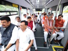 मुख्यमंत्री डॉ. यादव, मंत्रीगण सहित ई-बस से पहुंचे जगदीशपुर