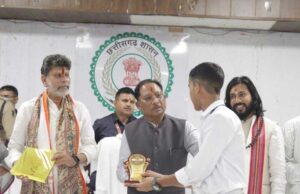 मुख्यमंत्री विष्णुदेव साय ने मेधावी विद्यार्थियों का किया सम्मान