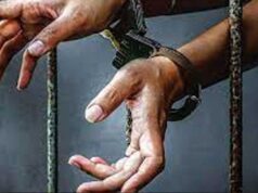 दिवंगत आरक्षक के परिवार से 19 लाख की वसूली का आरोप, थाना प्रभारी गिरफ्तार, अधिवक्ता फरार