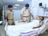 पुलिस कमिश्नर संजीव शुक्ला ने अस्पताल पहुंचकर घायल पुलिस जवानों का जाना हाल