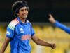 एशियन गेम्स में श्री चरणी का धमाल, 4 विकेट लेकर रचा इतिहास; बुमराह से भी बेहतर दिखा रिकॉर्ड