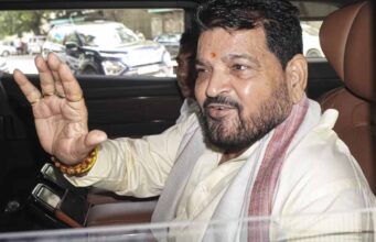 बृजभूषण शरण सिंह को कोर्ट का नोटिस, महिला पहलवानों ने दी बरी होने को चुनौती