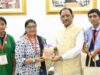 रायपुर : राष्ट्रपति से भेंट कर लौटे प्रतिभावान विद्यार्थियों ने मुख्यमंत्री विष्णु देव साय से की सौजन्य मुलाकात