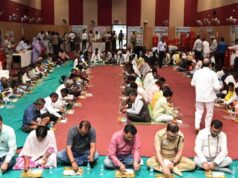 नेवता भोज में दिखी सामाजिक समरसता की मिसाल, एक साथ बैठे बैगा पुजारी, जनप्रतिनिधि और अधिकारी