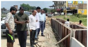 अंबिकापुर-रामानुजगंज NH पर घटिया निर्माण का आरोप, अध्यक्ष-उपाध्यक्ष ने मौके पर पहुंचकर रुकवाया काम
