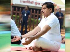 मुख्यमंत्री डॉ. मोहन यादव ने जामली (सेंधवा) के गायत्री धाम में किया योगाभ्यास