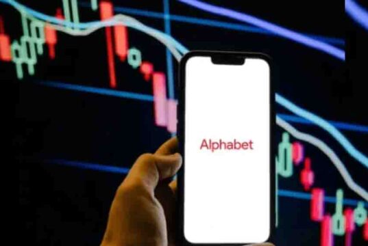 Alphabet के शेयरों में भारी गिरावट, 5 मिनट में 48 लाख करोड़ रुपये की वैल्यू साफ!