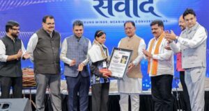 CM विष्णुदेव साय ने बीजापुर की तीरंदाज सरिता तेलम को किया सम्मानित