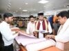 गांधी जयंती पर मंत्री विश्वास सारंग ने खरीदे खादी के वस्त्र; स्वदेशी अपनाने का दिया संदेश